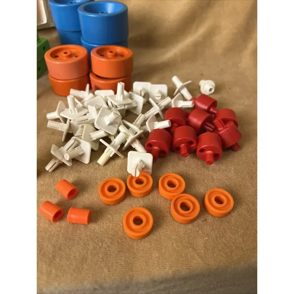 Tinkertoy 150 Of Pieces‎ Childs Play Imagination Building Wooden & Plastic